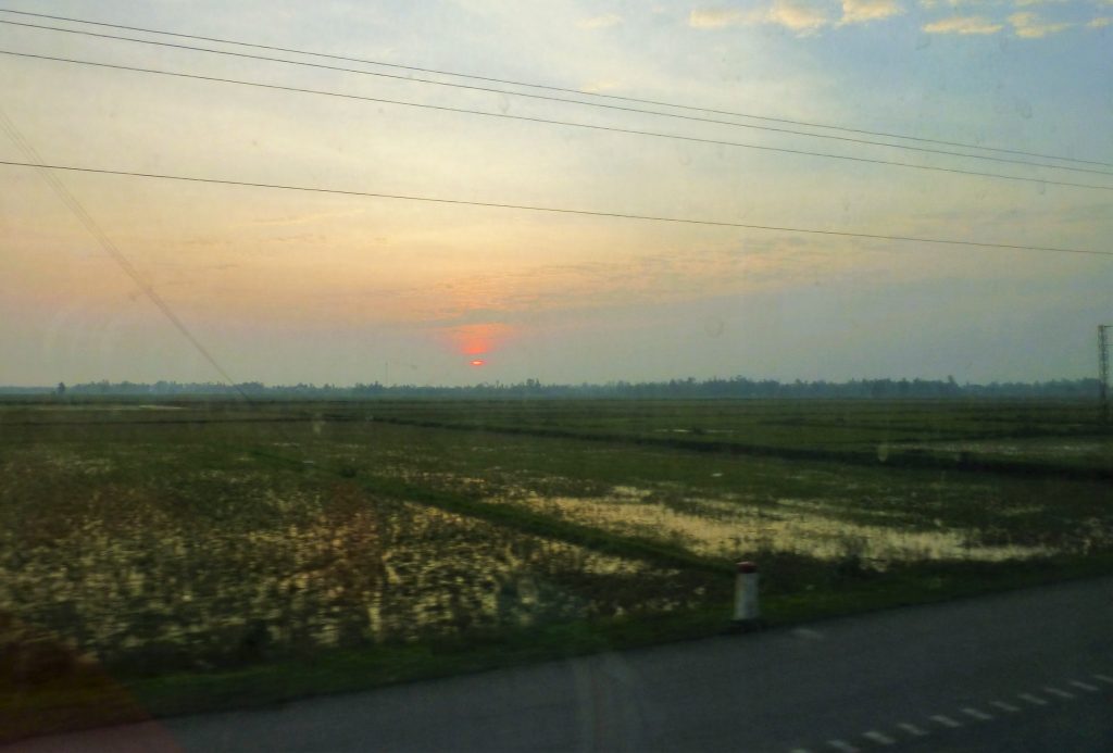 Mijn eerste nacht in een sleeperbus in Vietnam - Hanoi tot Hue