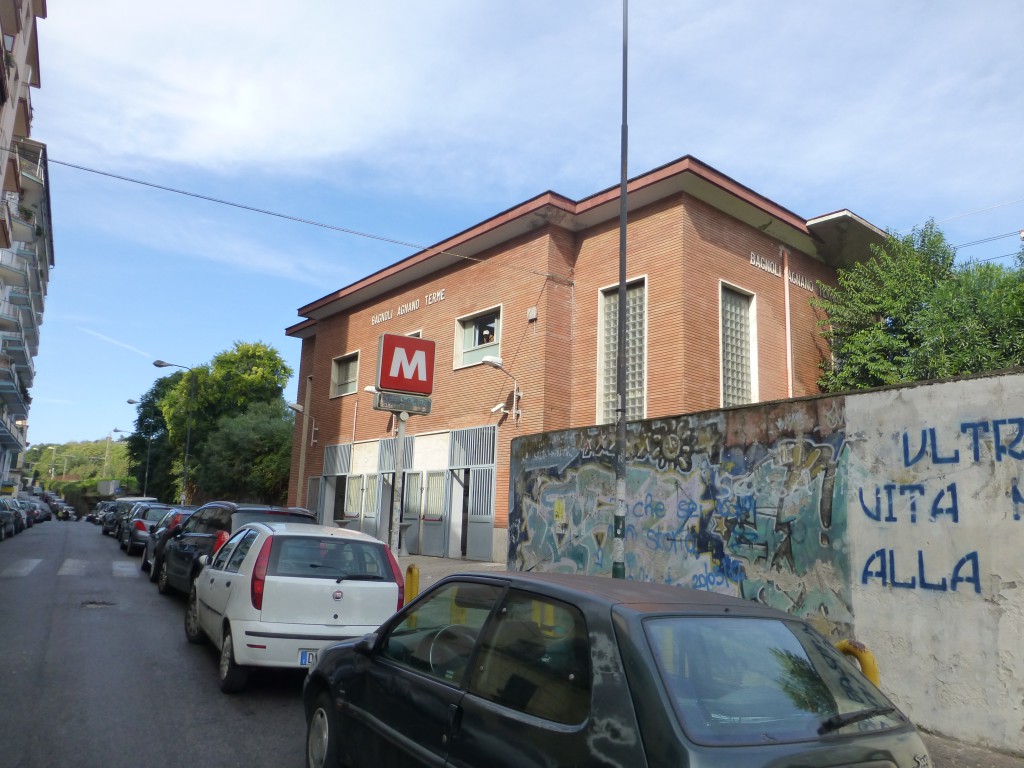 Metro's en treinen in Napels, Italie