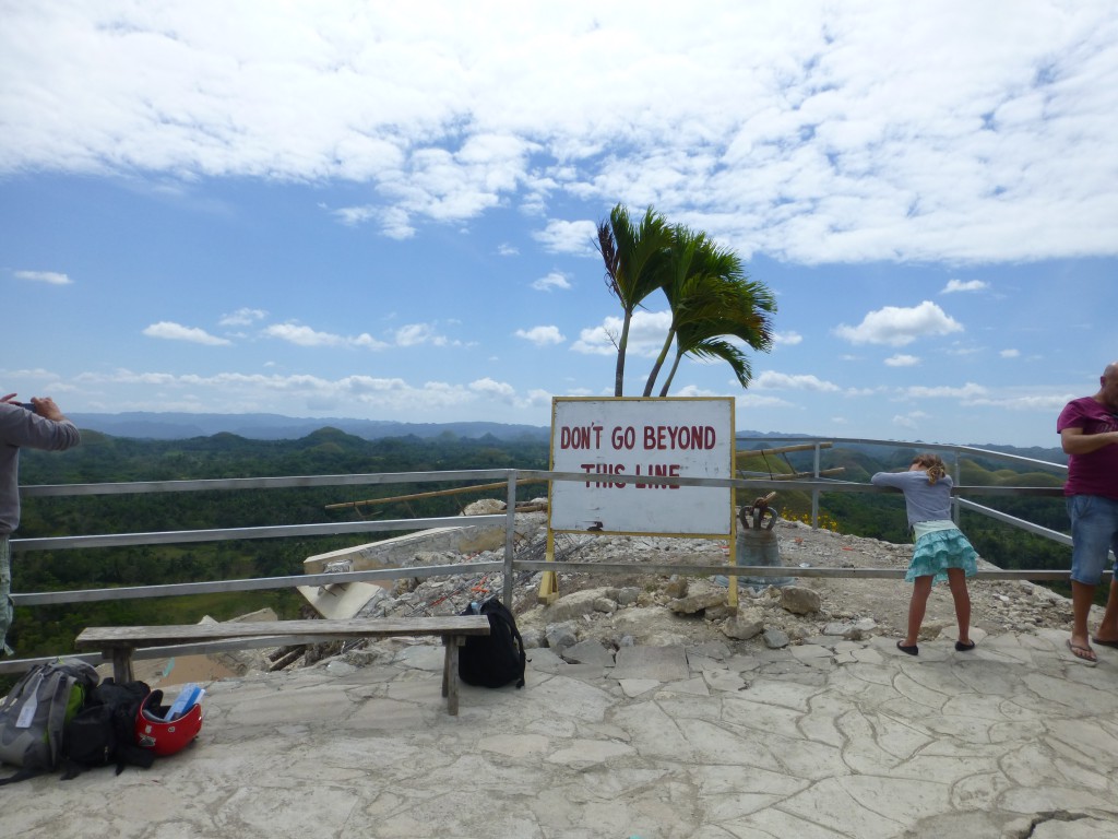 Chocolate Hills viewingpoint - Bohol