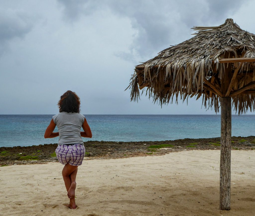 Yoga op het strand nabij La Boca