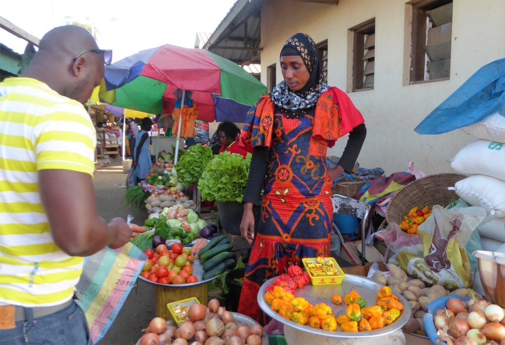 Eten bij de lokale bevolking ResiRest The Gambia Safe and Healthy