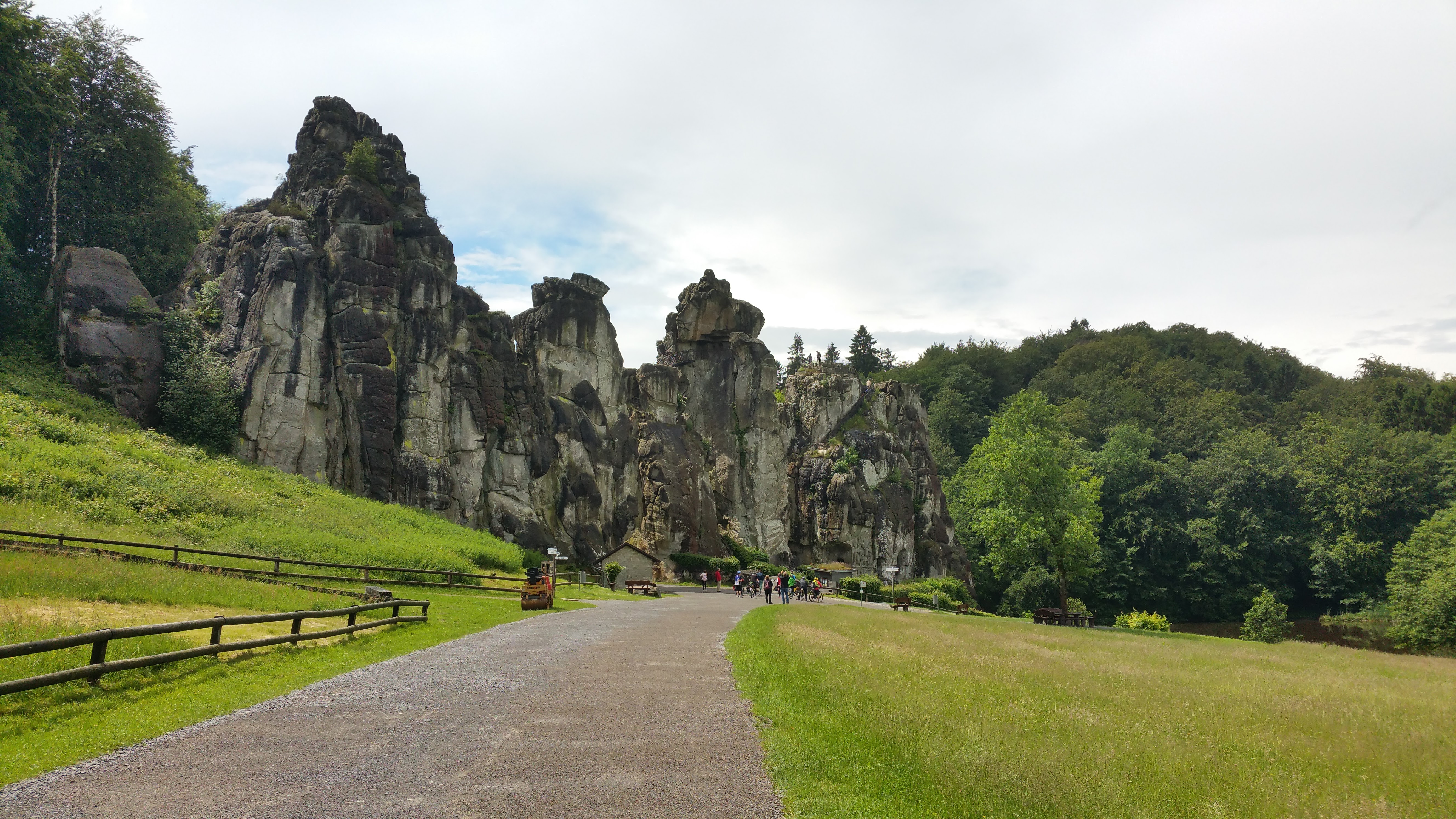 De Externsteine in het Teutoburgerwald - Horn-Bad Meinberg De Externsteine in het Teutoburgerwald - Horn-Bad Meinberg