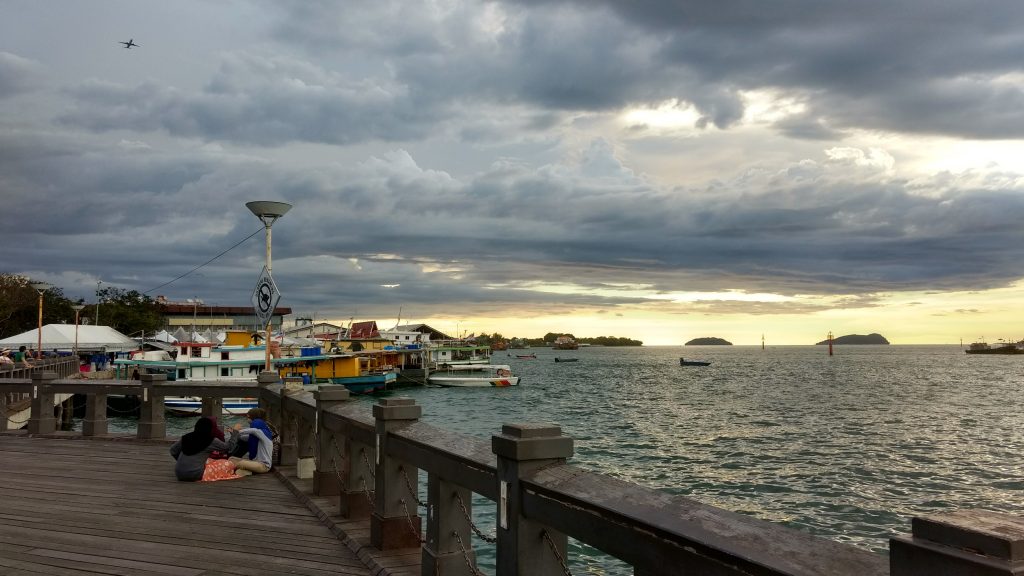 Tijdens de avondwandeling in Kota Kinabalu