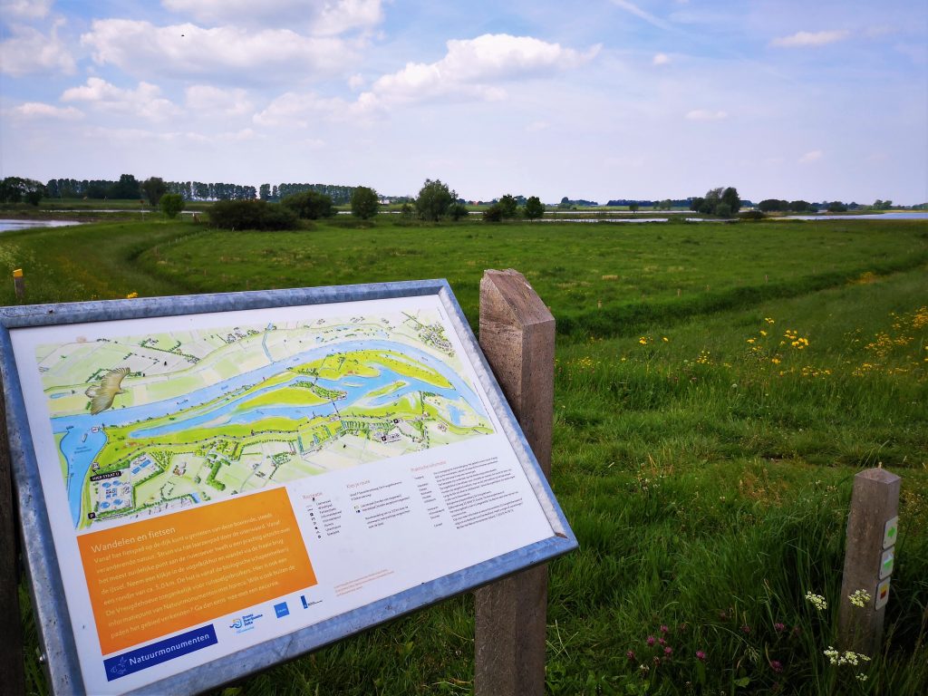 Hiking the Hanzestedenpad - SP11 - Hiking along the river IJssel - The Netherlands