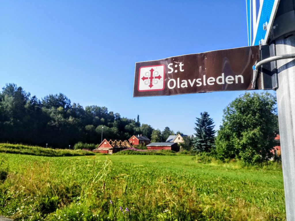 De bordjes volgen op de st. Olavsleden - Wandel op de oude Pelgrimsroute St Olavsleden - Pelgrimeren in Noorwegen