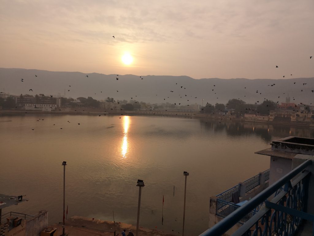 Het heilige Sarovar meer, vanaf balkon van mijn hotel