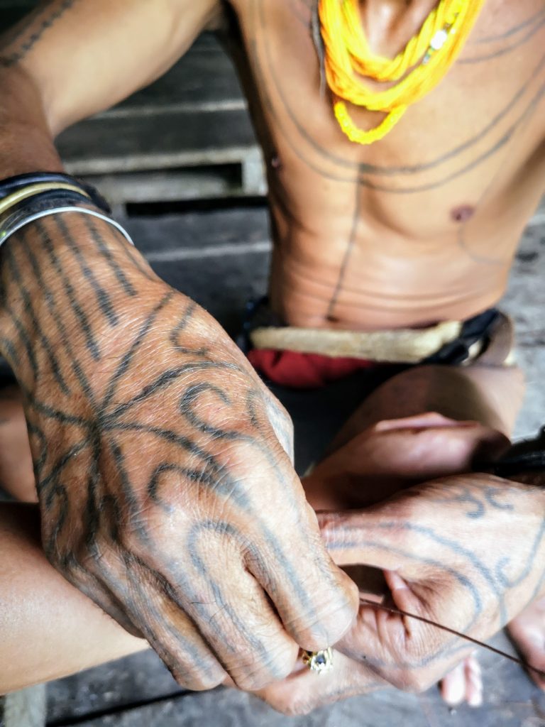 Sjamaan op de Mentawai Eilanden