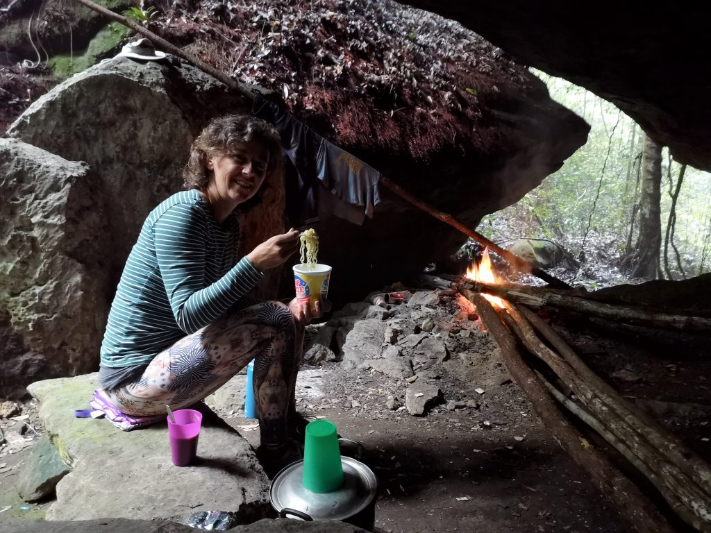 Slapen in een grot - Sumatra, Indonesie