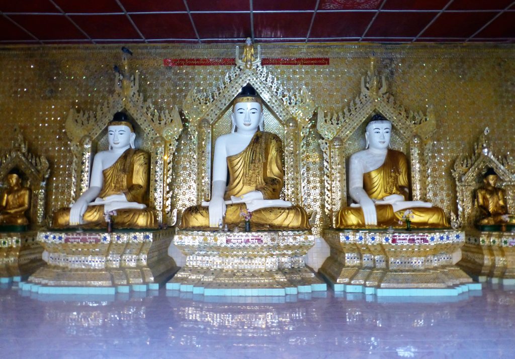 Op doorreis door Pathein - Myanmar