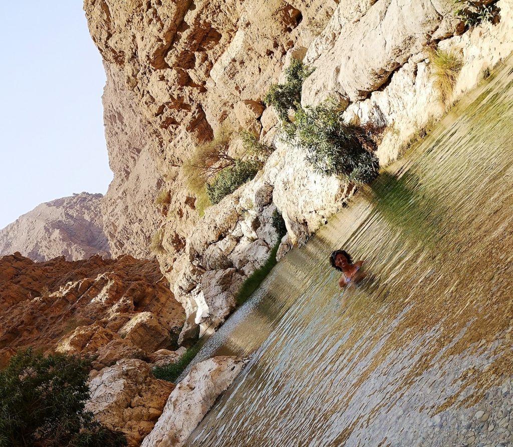 Zwemmen in de Wadi Shab - Sur, Oman