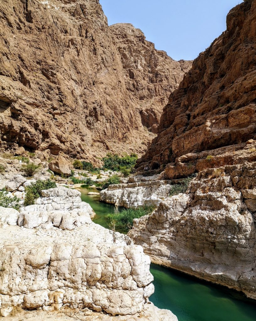 Wandeling in de Wadi Shab - Sur, Oman