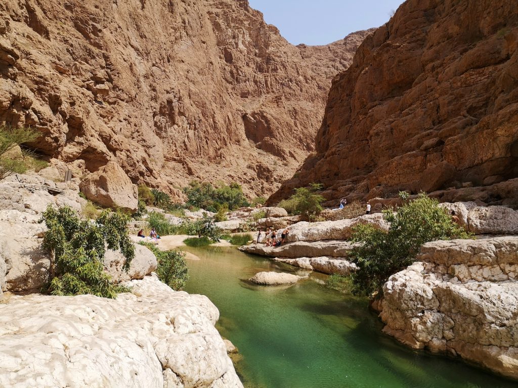 Wandeling in de Wadi Shab - Sur, Oman