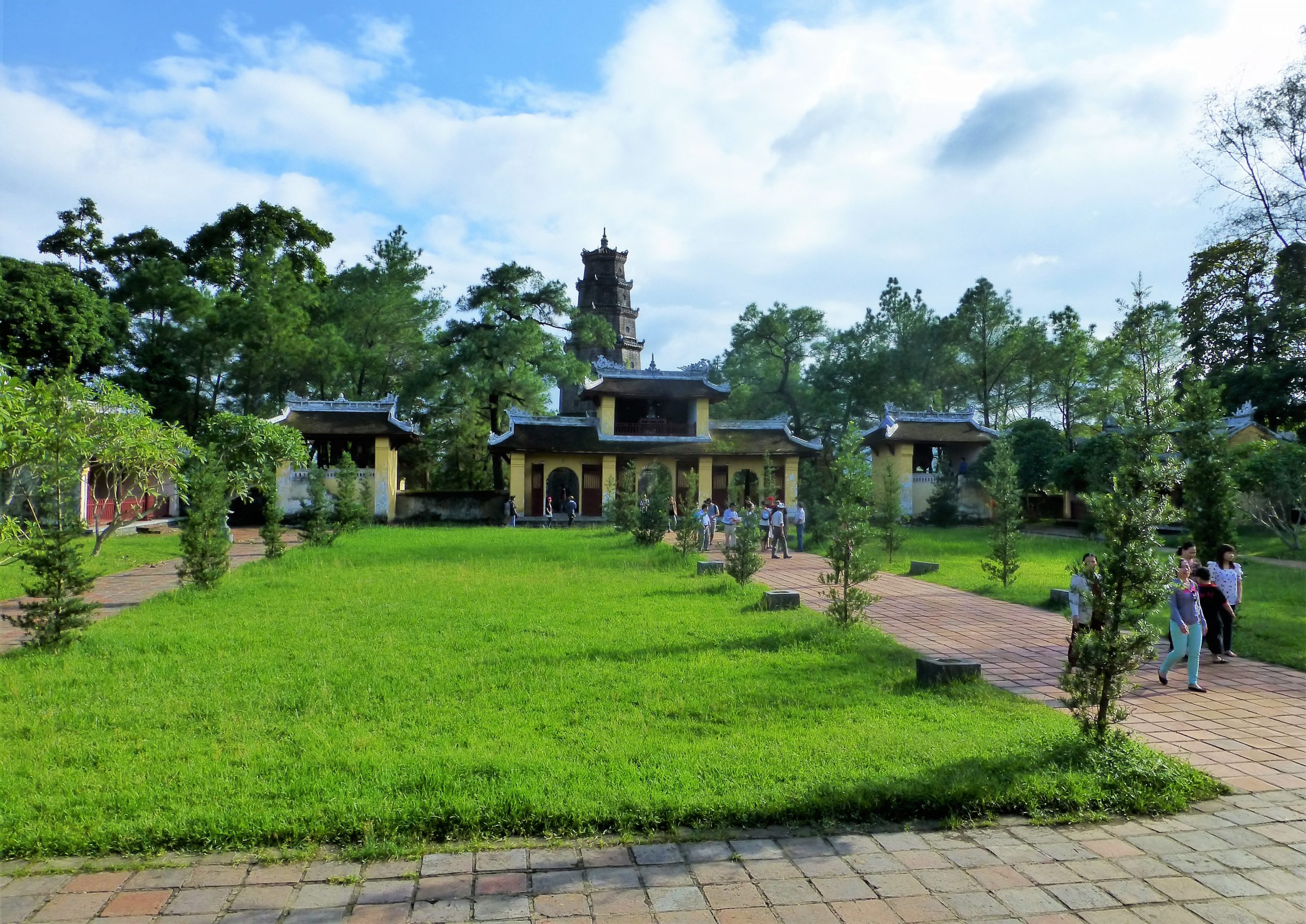 Thien Mu Pagoda - Hue, Vietnam Thien Mu Pagoda - Hue Vietnam