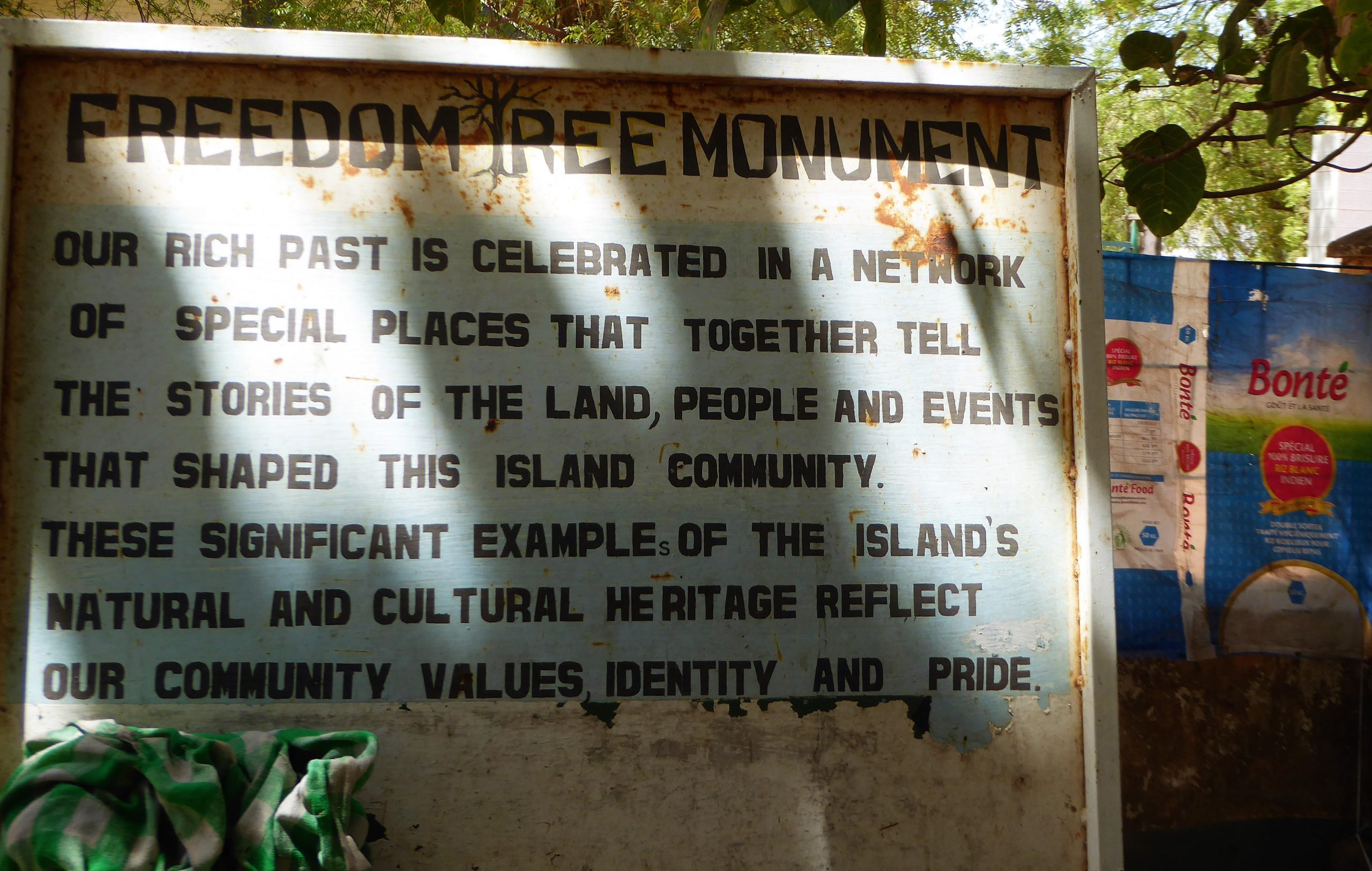 Freedom Monument and Triangle Park - Georgetown / Janjanbureh - The Gambia Freedom Monument and Triangle Park - Georgetown / Janjanbureh - The Gambia