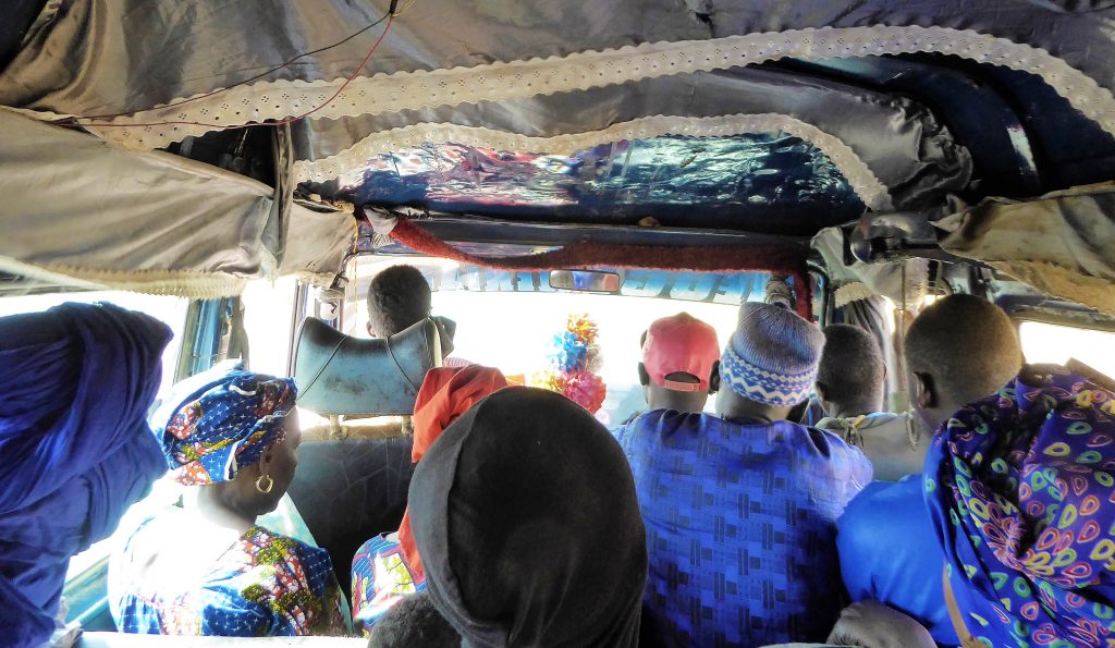 Met de lokale bus - The Gambia