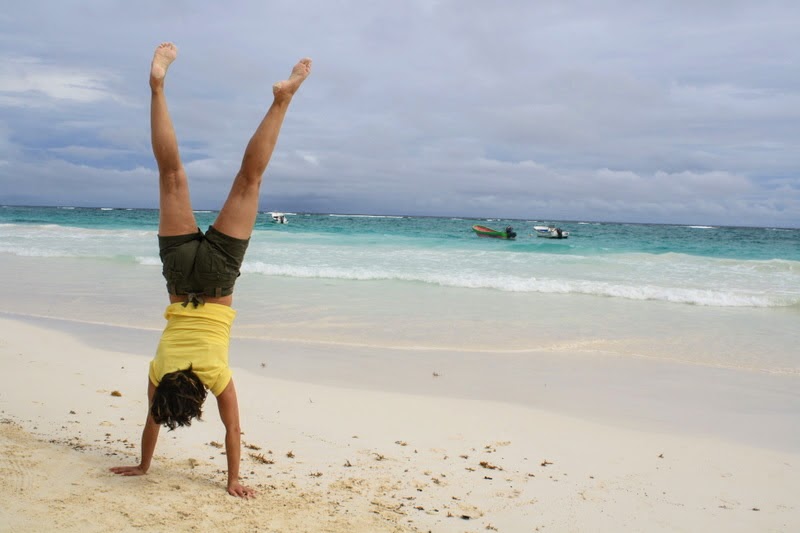 De Handstand- Adho Mukha Vrksasana