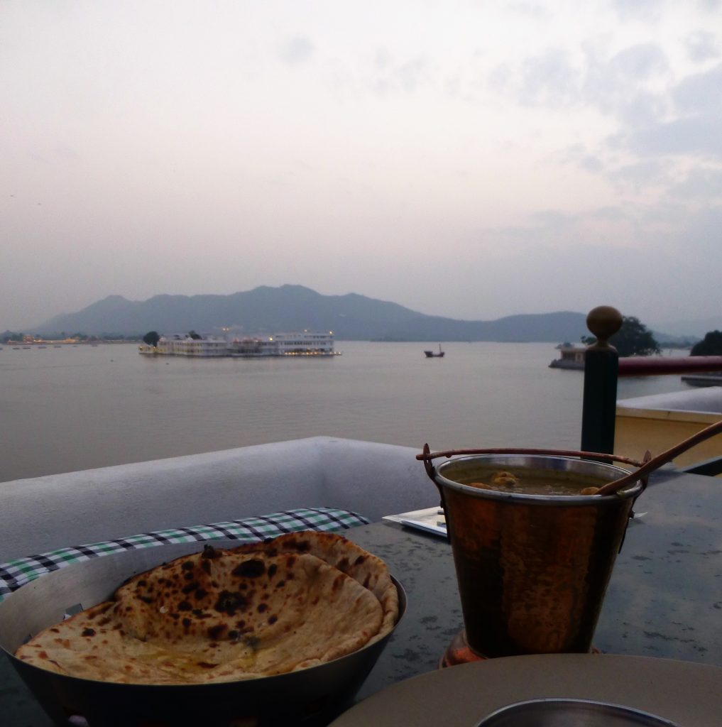 Uitzicht over Pichola meer - Rajasthan, India