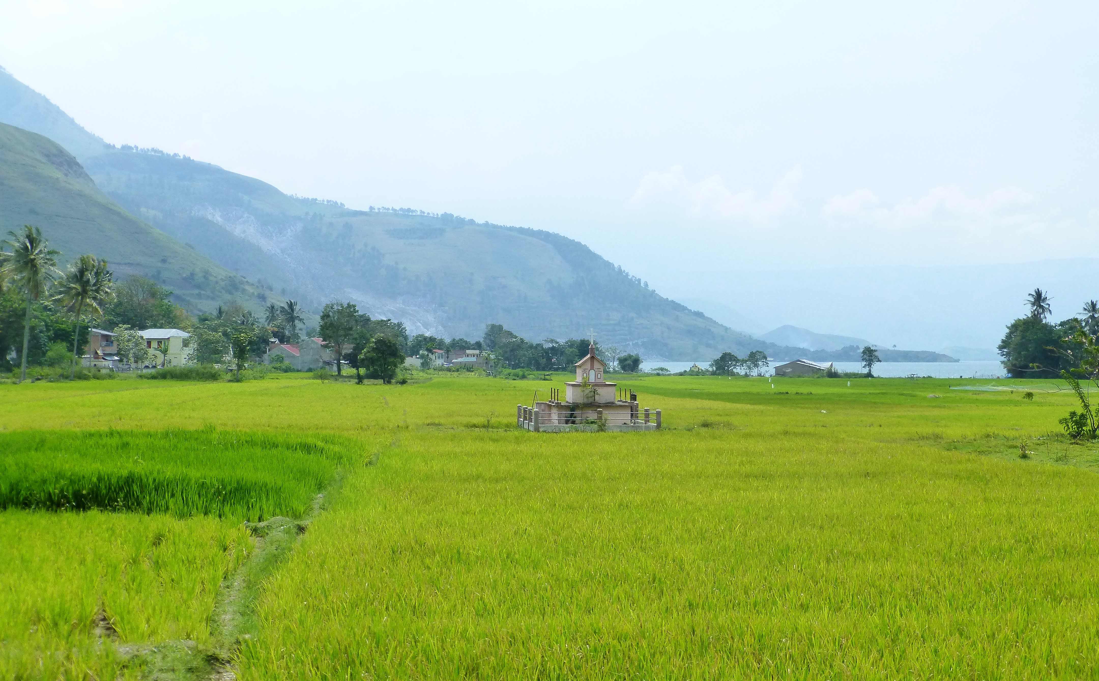 Travel Guide Samosir Island - Go Swim in Lake Toba - Sumatra, Indonesia