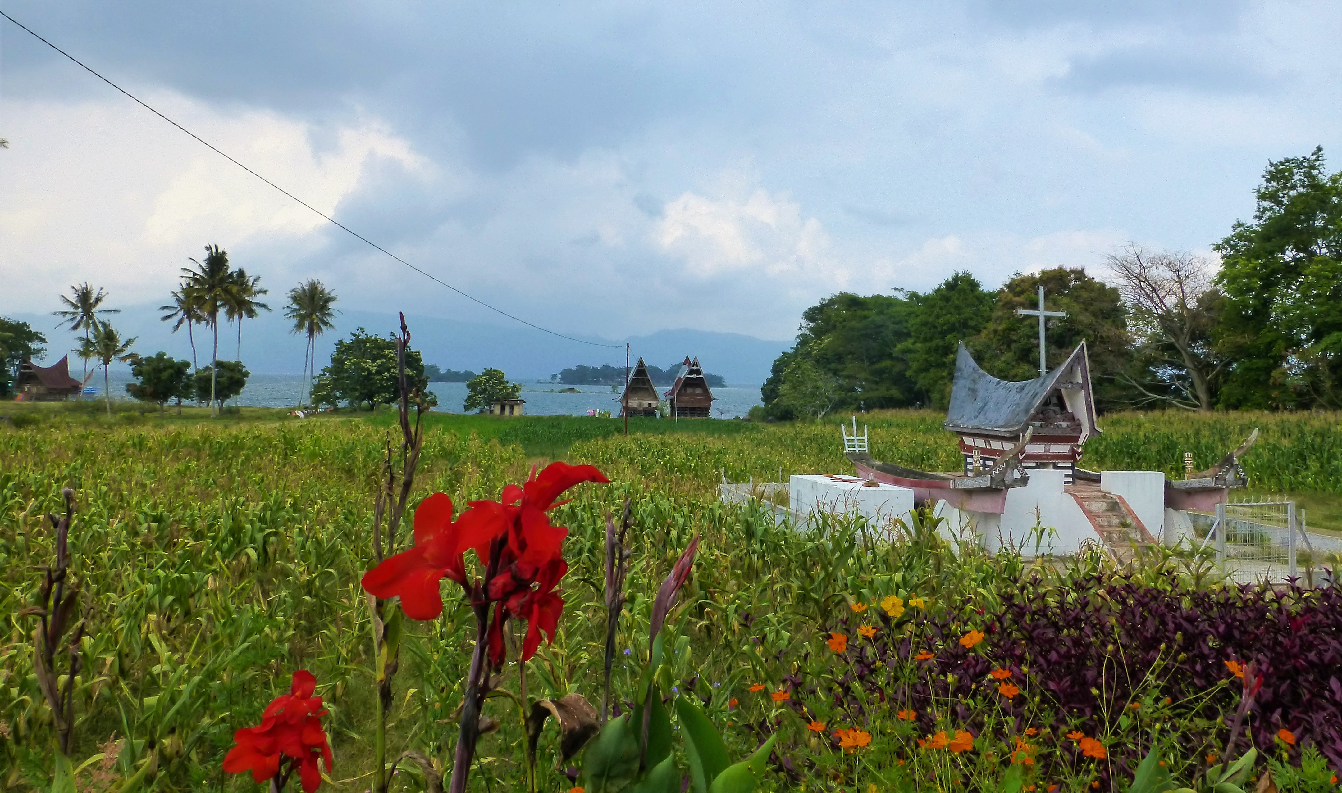 Travel Guide Samosir Island - Go Swim in Lake Toba - Sumatra, Indonesia