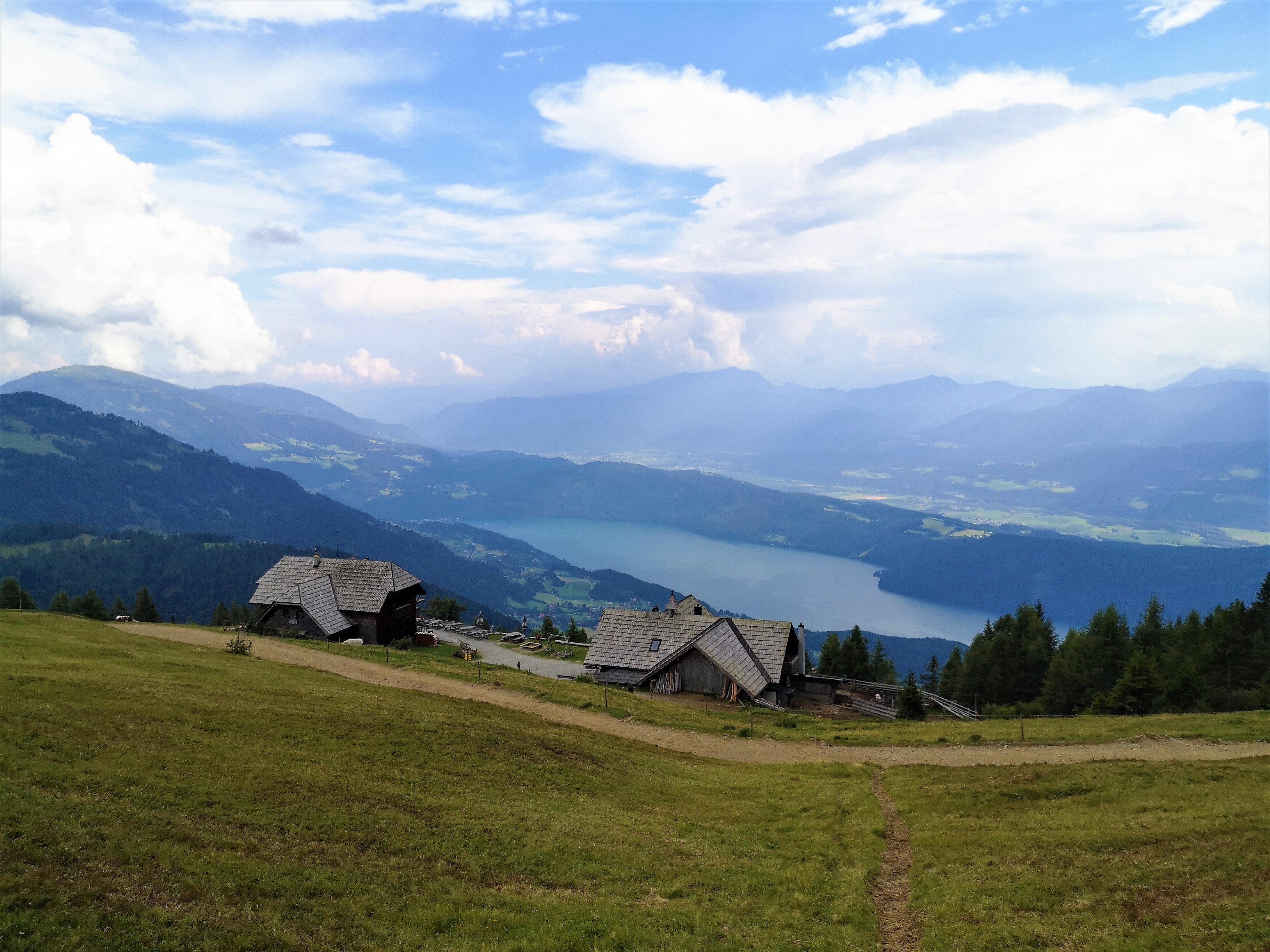 Alexanderhutte met zicht op het Miltstatter See