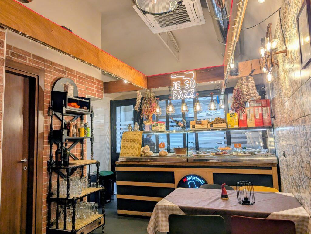 Mammani Napolitan food