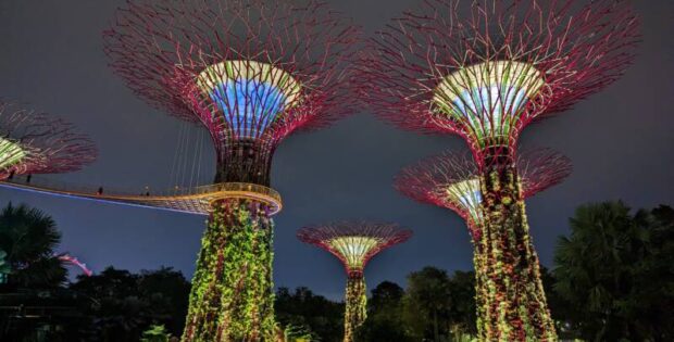Singapore, a surprising city that deservs exploring. Go see all the higlights I share with you in this Top 25 Tips for Singapore with you.