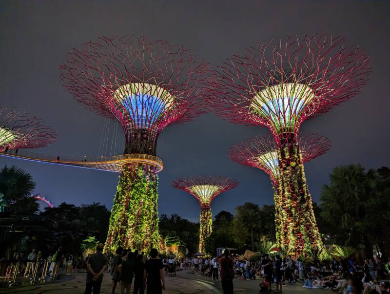 Singapore, a surprising city that deservs exploring. Go see all the higlights I share with you in this Top 25 Tips for Singapore with you.