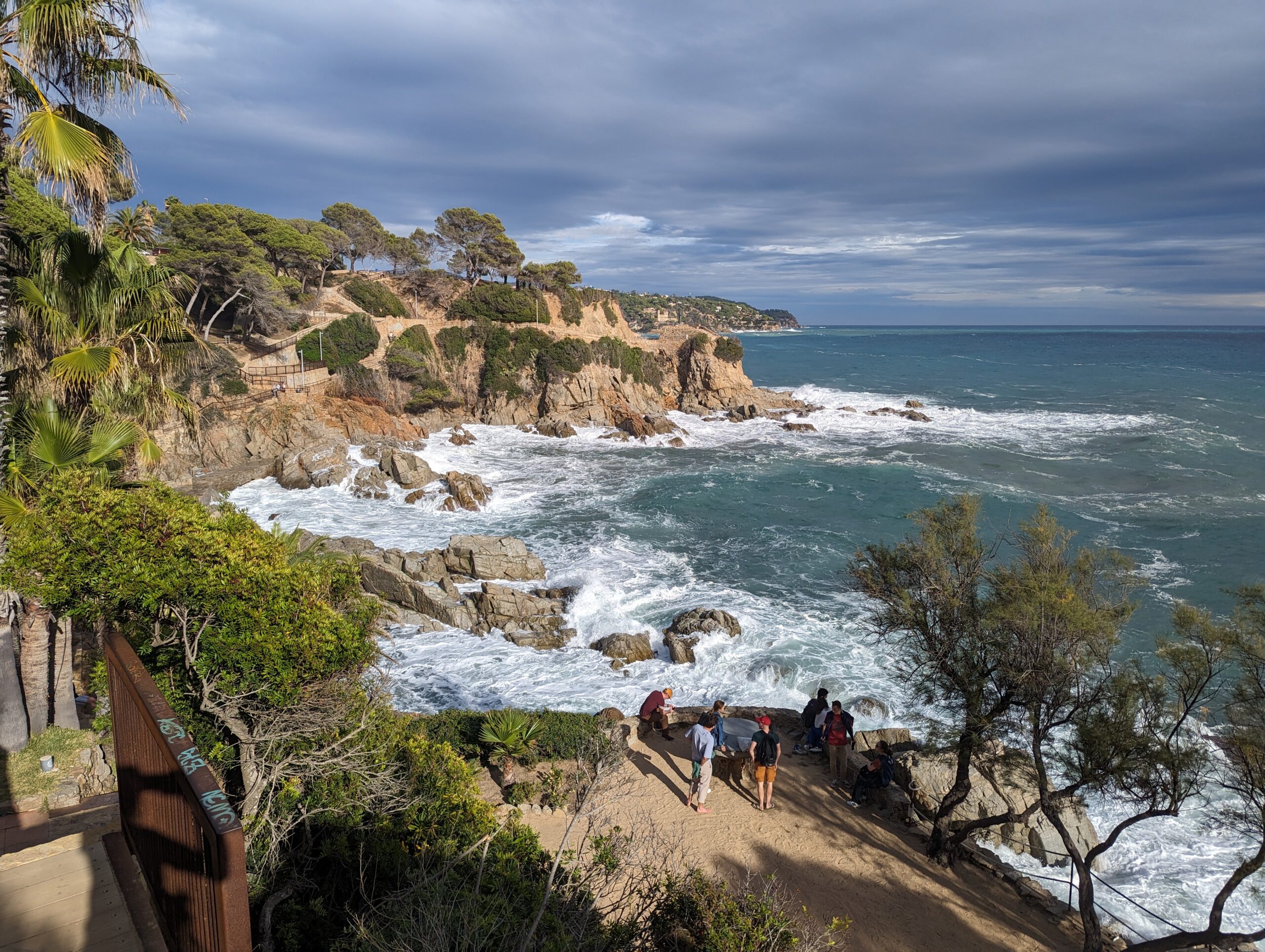 Walking along the Catalan coast is always a good idea, as it brings with it a wonderful Mediterranean atmosphere. I thoroughly enjoyed the views offered by the Camino de Ronda over the rugged coastline of the Costa Brava.