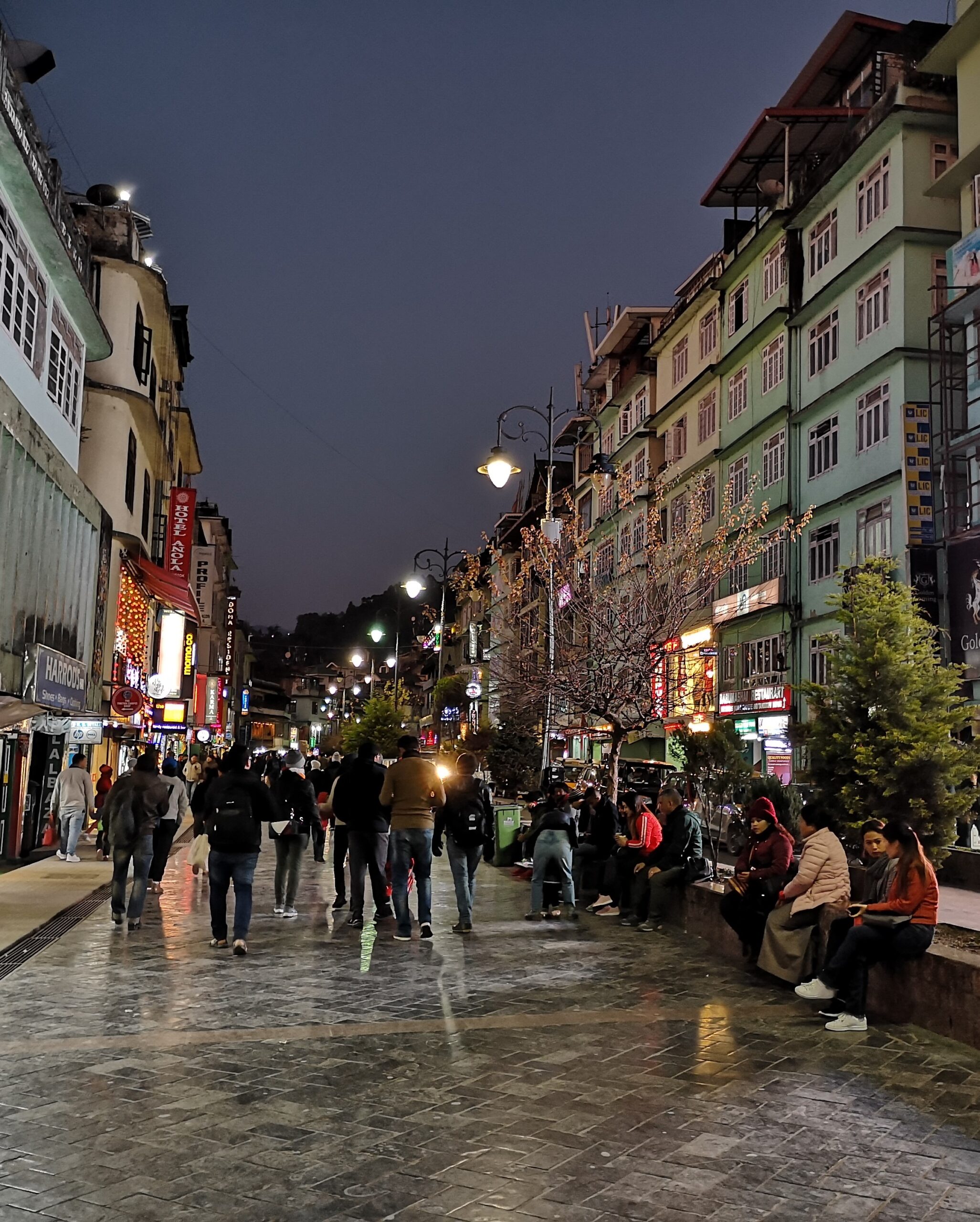 MG mard - Shopping street in Gangtok