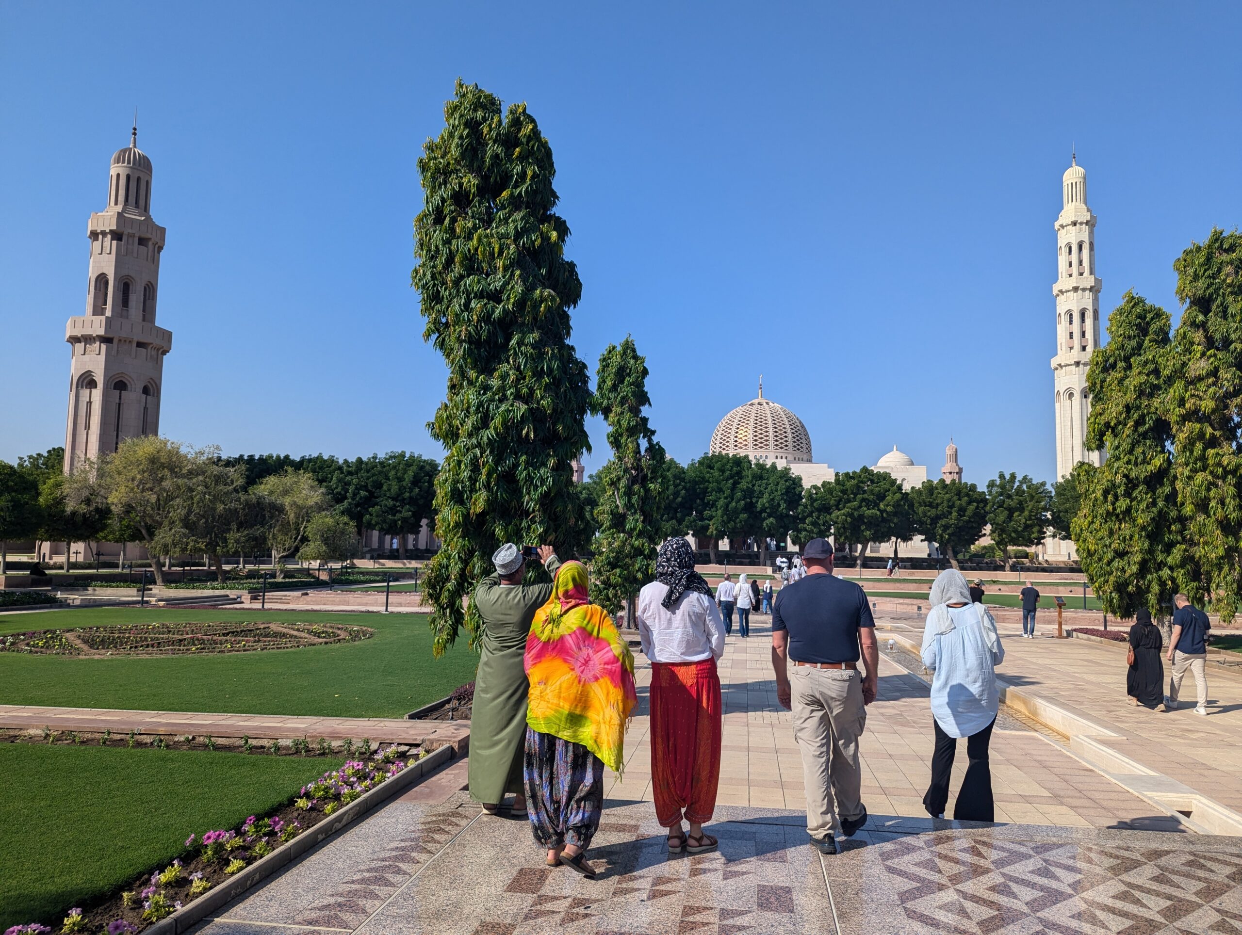 solo female travel Oman | traveling to Oman as a woman | what to wear in Oman woman | Oman solo travel tips | is Oman safe for women